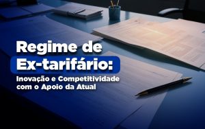 Imagem de mesa, com os papéis e uma caneta em cima, representado as legislações.